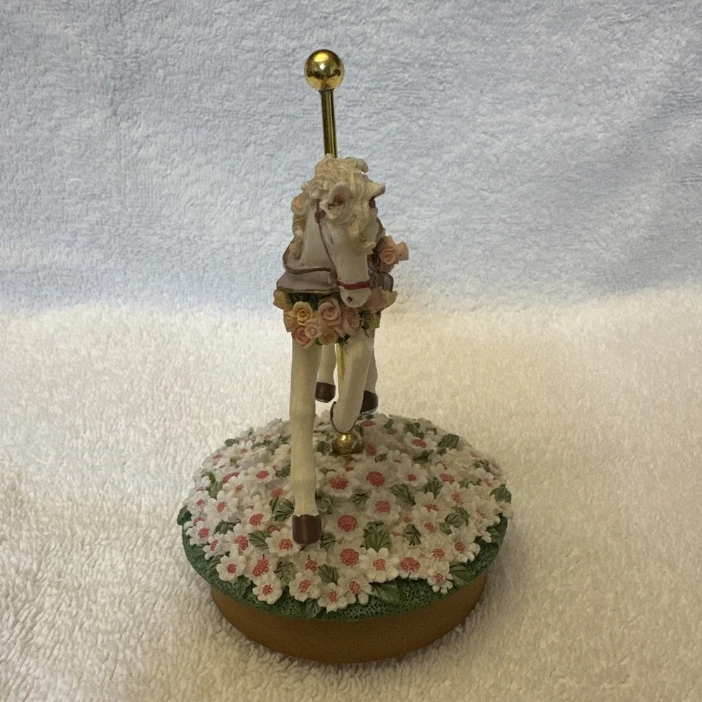 Ceramic Carousel Horse Daisy Flower‎ Base Candle Topper 5 X 3.25